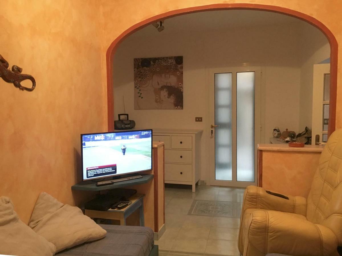 La Casa Di Zoe Lägenhet Uscio Exteriör bild