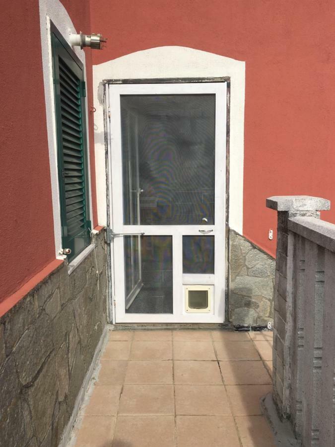 La Casa Di Zoe Lägenhet Uscio Exteriör bild