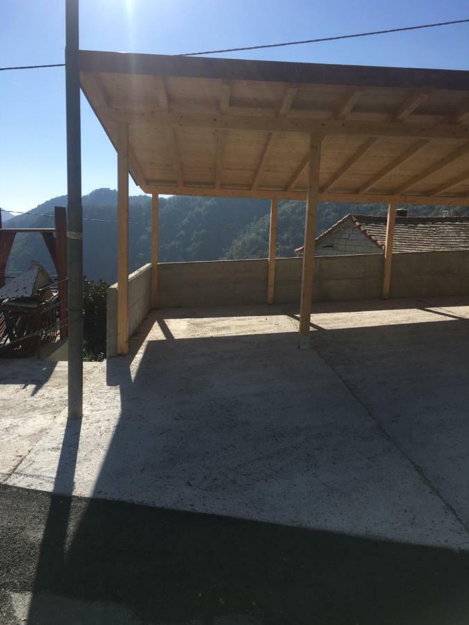 La Casa Di Zoe Lägenhet Uscio Exteriör bild