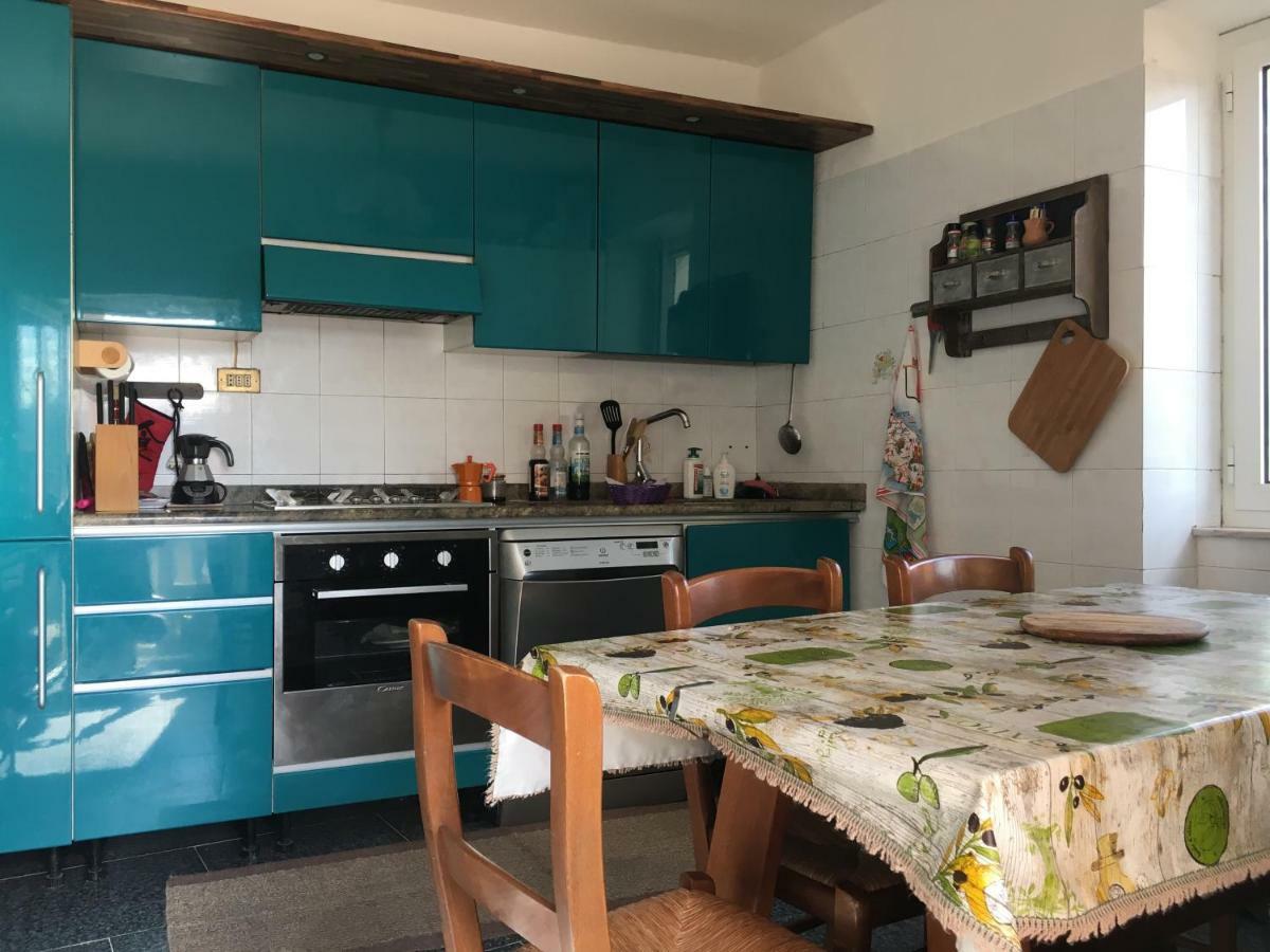 La Casa Di Zoe Lägenhet Uscio Exteriör bild